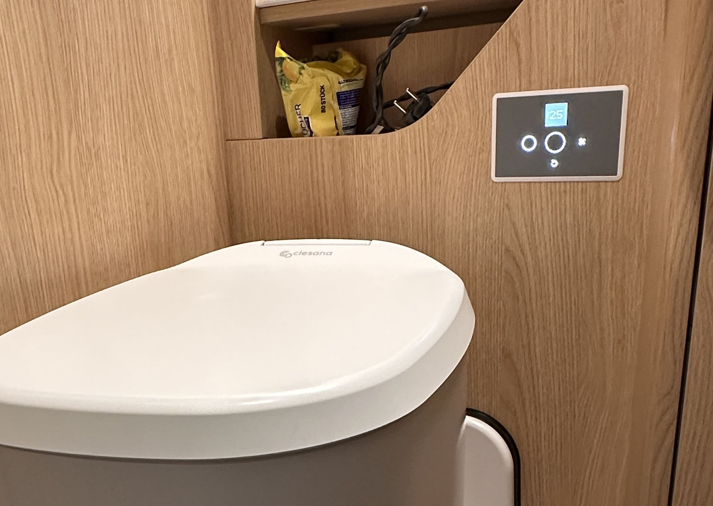 Bedienpanel der Clesana C1 Toilette im Wohnmobil